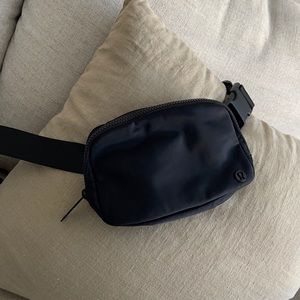 Lululemon Everywhere Belt Bag